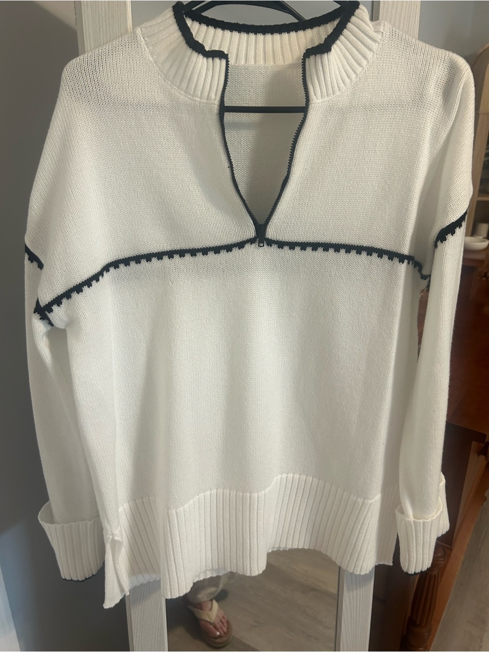 Source Unknown White V-Neck Sweater with Black Trim
